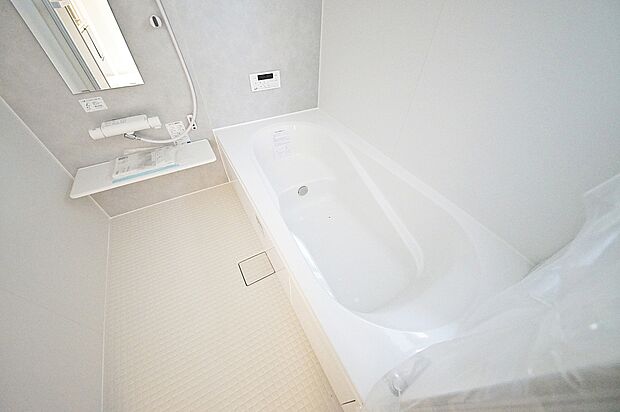 【浴室】雨の日でもお洗濯物を乾かせる浴室乾燥機付きのバスルーム、半身浴も楽しめます