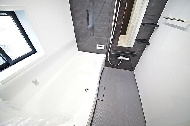 【浴室】雨の日でも洗濯物を乾かせる浴室乾燥機付きのバスルーム