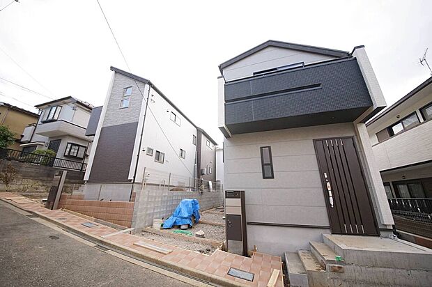 【外観】繰り返す地震にも安心な耐震等級3+制震ダンパー・暮らしに優しい太陽光発電の3LDK