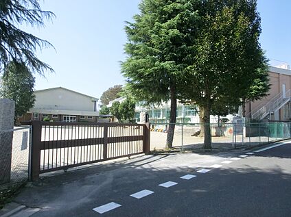 片山小学校 約425m