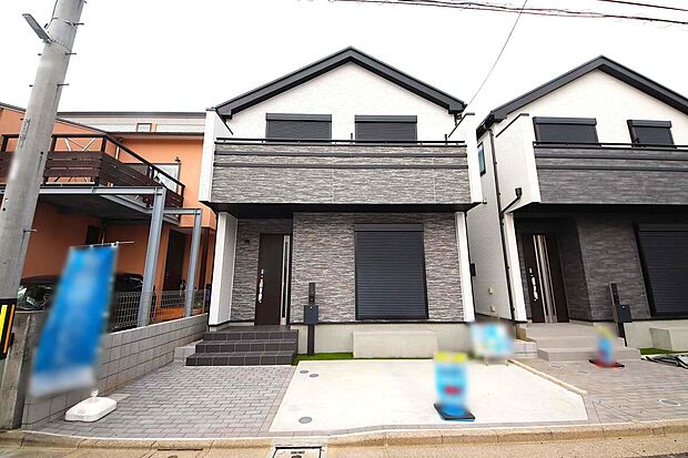 【A号棟 外観】開放感あるオープン外構のお住まい