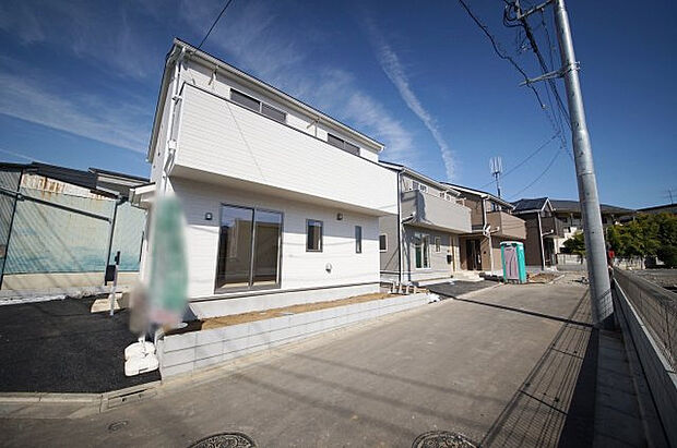 【1号棟　外観】浄水器・浴室乾燥機・ペアガラス・防犯カメラ・WIC・土間収納など