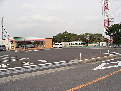 セブンイレブン 約190m