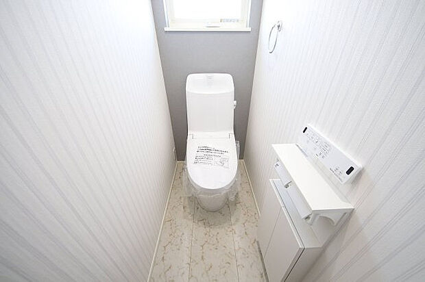 【当社分譲施工例 トイレ】1階2階にウォシュレットトイレ完備