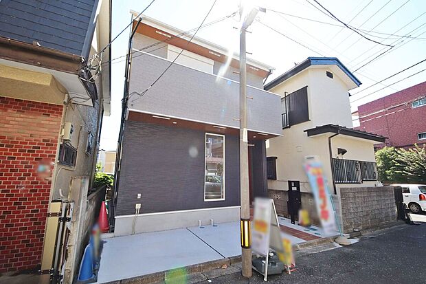 【外観】リビングイン階段、システムキッチン、2階浴室、固定階段付き小屋裏収納など