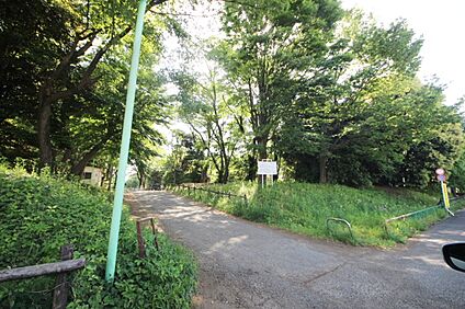 滝山公園 約800m