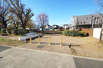 ともだち公園 約232m