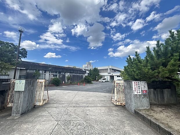 大和郡山市立郡山北小学校（約1,200m）
