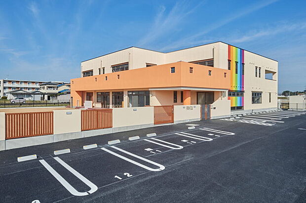 いずみこども園（約428m）