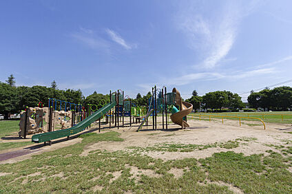 津田公園 約170m～220ｍ(徒歩約3分)