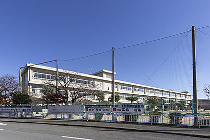 路市立山陽中学校 約2200m(徒歩約28分)