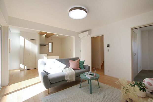 No.49-11/LDK一体型のゆとりあるLDK。セカンドルームも併設されていて、家族が好きな場所で過ごすことができます。