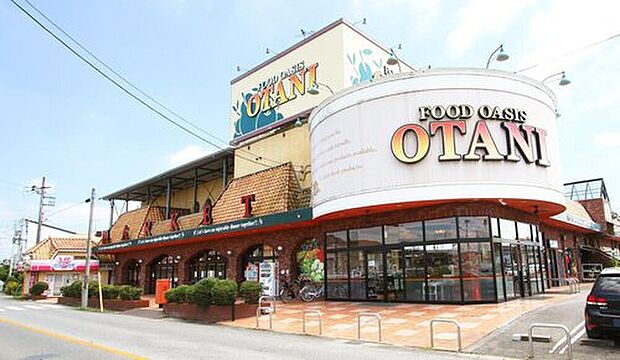 フードオアシスオータニ 鶴田店（約370m）