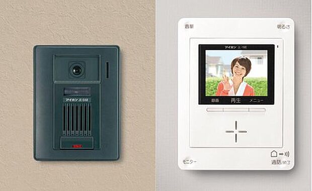 【 インターホン】安心機能が備わったシンプルデザインのかんたんテレビドアホン。呼出直後の自動録画のほか、呼出中や通話中、モニター中に録画ボタンを押して手動録画ができます。