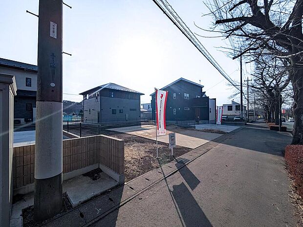 【前面道路含む現地写真】No.6／分譲地内にはゴミステーションスペースも確保されているので、整備されきれいに使うことができます。