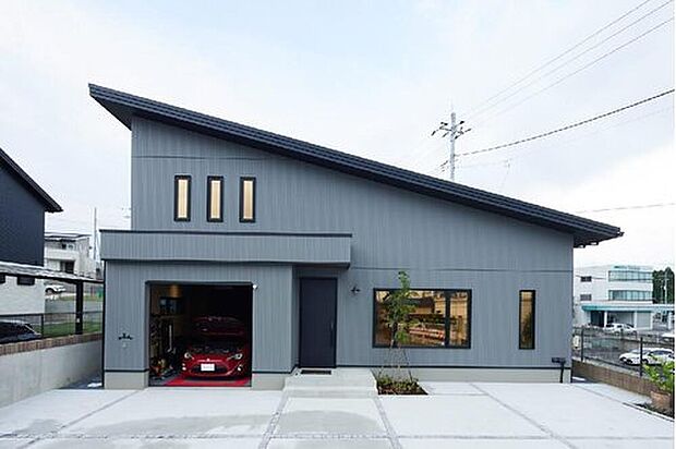 【休日を謳歌するためのガレージハウス】ガレージハウス　109.17m2（32.96坪）　1LDK
