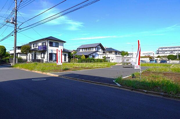 【現地写真】分譲地内道路はNo.2、No.3、No.4の共同通路となります。約6m幅あります。No.1、No.5の所有者の方は通行・利用できない道路となります。