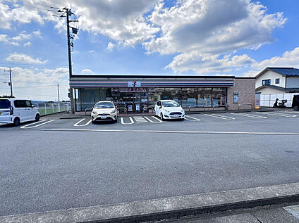 セブンイレブン御殿場大坂店 738m