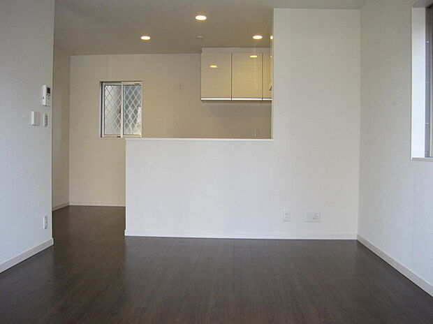 【LDK（同一仕様）】対面キッチンが標準施工となっています！