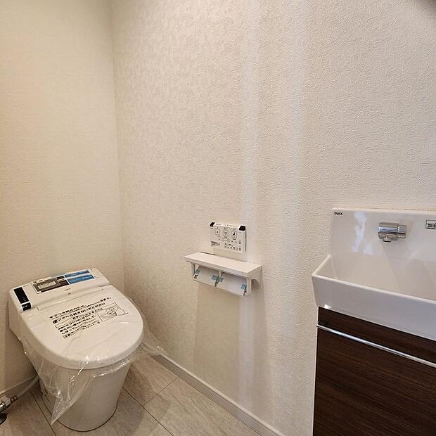 【タンクレス水栓】１階はタンクレス水栓のトイレとなっております！