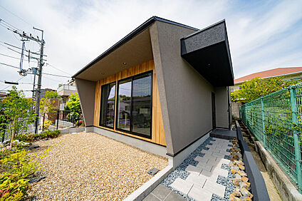 大屋根のある家