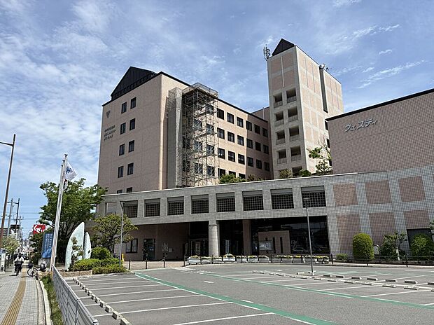 西区役所(約240m)