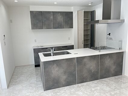 ペニンシュラキッチン＆カップボード