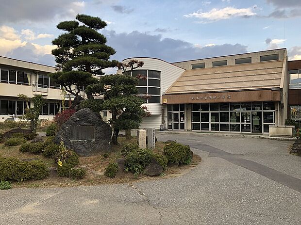 岡田小学校（約650m）