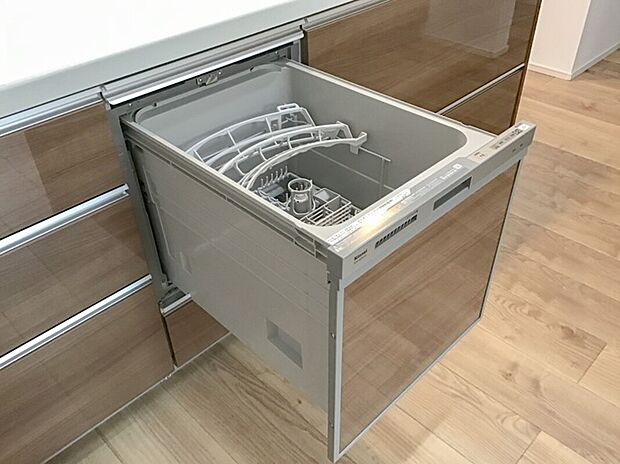 【食器洗浄乾燥機】【食器洗浄乾燥機】ビルトイン食器乾燥洗浄機搭載。乾燥まで自動でしてくれるため調理スペースが広がるほか見た目もすっきりします。（画像はイメージ）