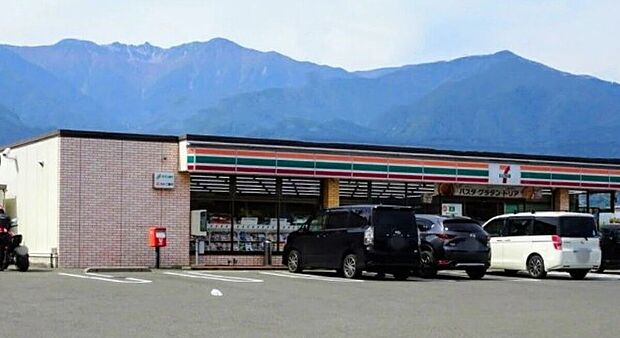 セブンイレブン駒ヶ根伊南バイパス店（約650m）