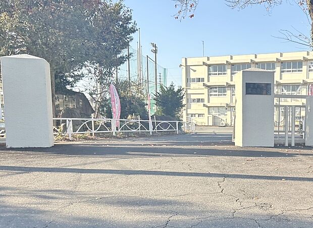 富士市立鷹岡中学校（約700m）