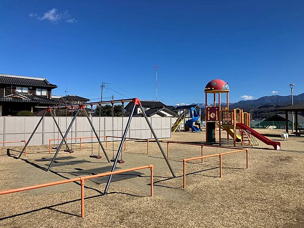 城公園（約1,100m）