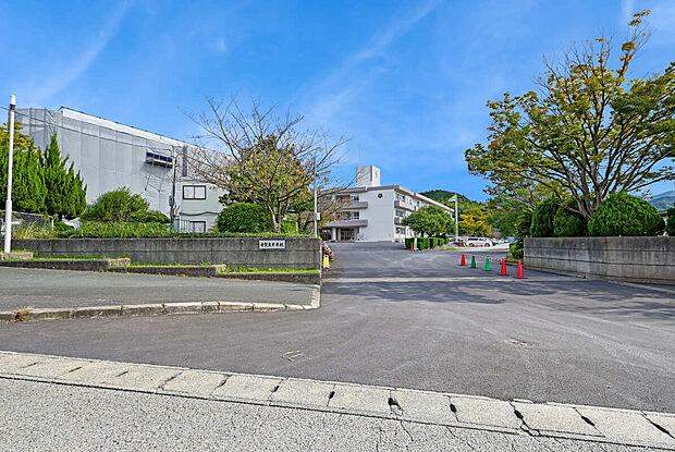 古賀市立古賀東中学校(約2,840m)