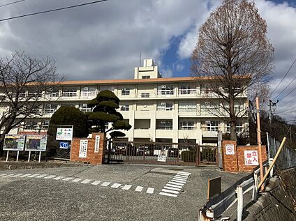 福山市立遺芳丘小学校 約450ｍ(約6分)