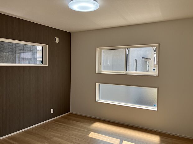 【主寝室】広々8帖の主寝室