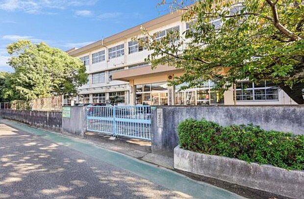 北九州市立曽根小学校（約1,530m・徒歩20分）