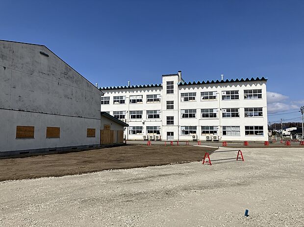 北上中学校（約3,100m）