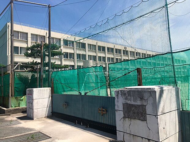 華陽中学校