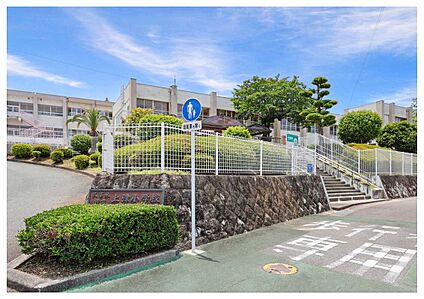 久留米市立上津小学校 310ｍ(徒歩4分)