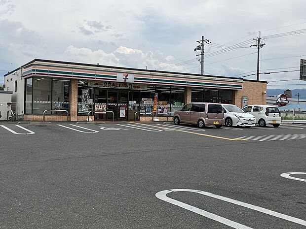 セブンイレブン橿原十市町(約350m)