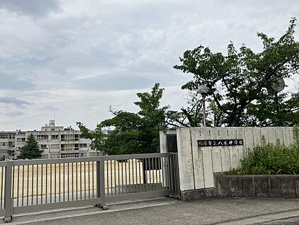 八木中学校 2100m (徒歩27分)