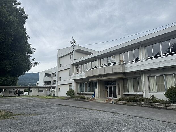 塩尻市立丘中学校(約2,500m)