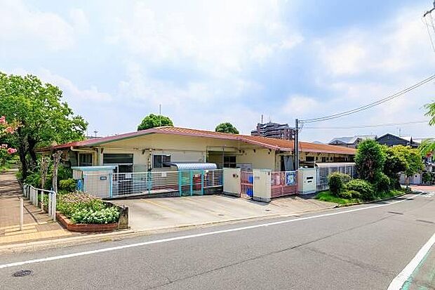 さつき保育所 徒歩8分(約610m)
朝夕の送り迎えもしやすく、子育て世帯の毎日の生活をサポートしてくれる環境です。