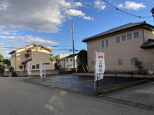 生活施設が徒歩10分圏内にすべてそろう便利な敷地。4号線にもすぐ出られ、駅東公園前駅(LRT)までも徒歩圏と、交通の便が良い分譲地です。