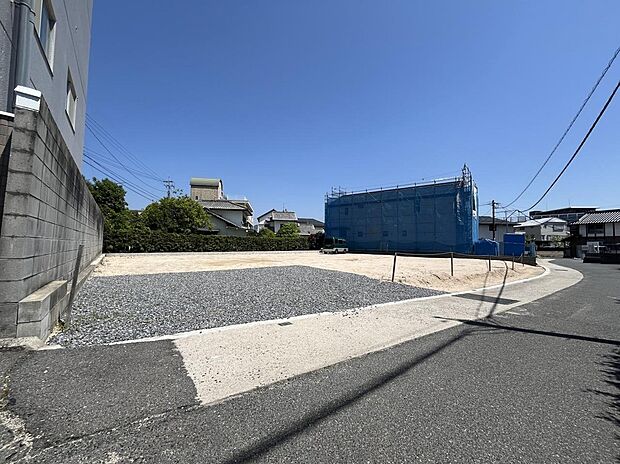 街づくりガイドラインに沿った住環境に位置し、平坦地ならではの暮らしやすさも魅力です。