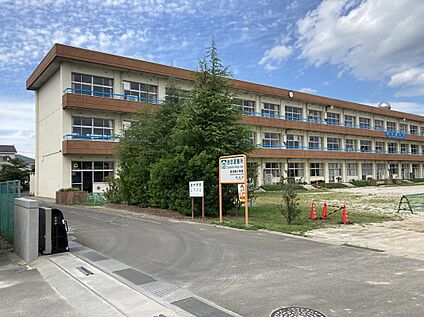 岩沼南小学校 691m