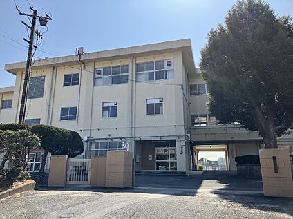 四日市市立泊山小学校 1270m(徒歩16分)