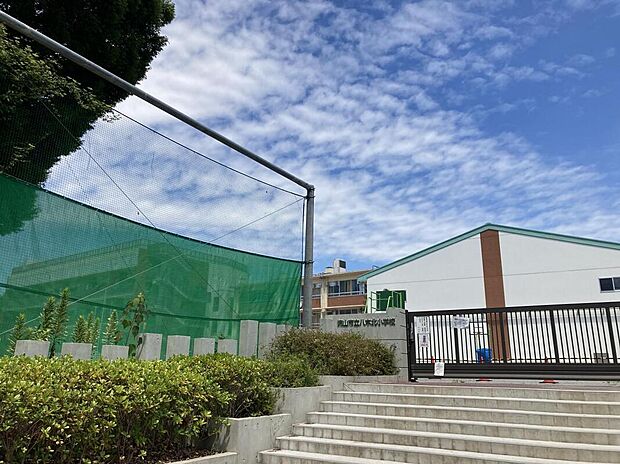 八木北小学校（約800m）