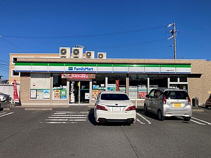 ファミリーマート鈴鹿白子町店 約410m(徒歩6分)