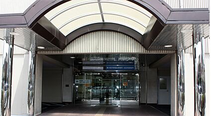 東大阪市立四条図書館 約460m(徒歩6分)